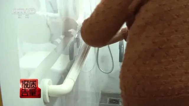 DƬ